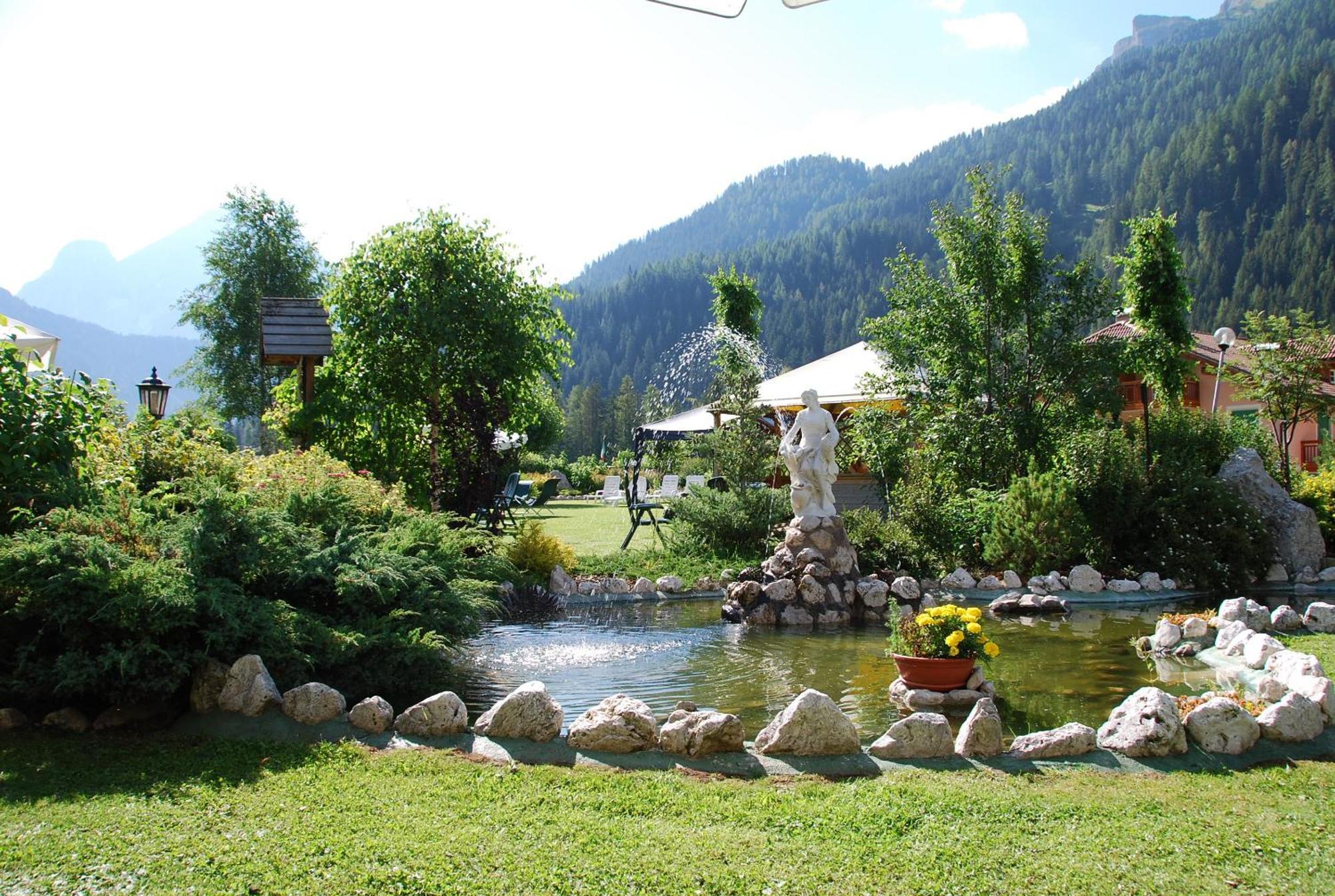 Dolomiten Hotel Irma Canazei Exterior photo
