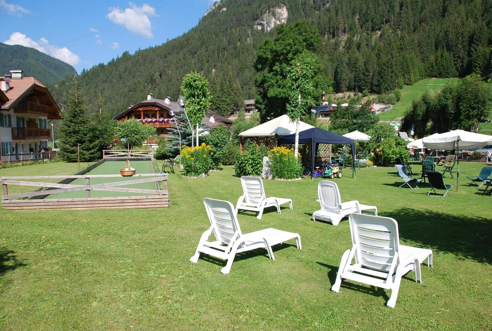 Dolomiten Hotel Irma Canazei Exterior photo
