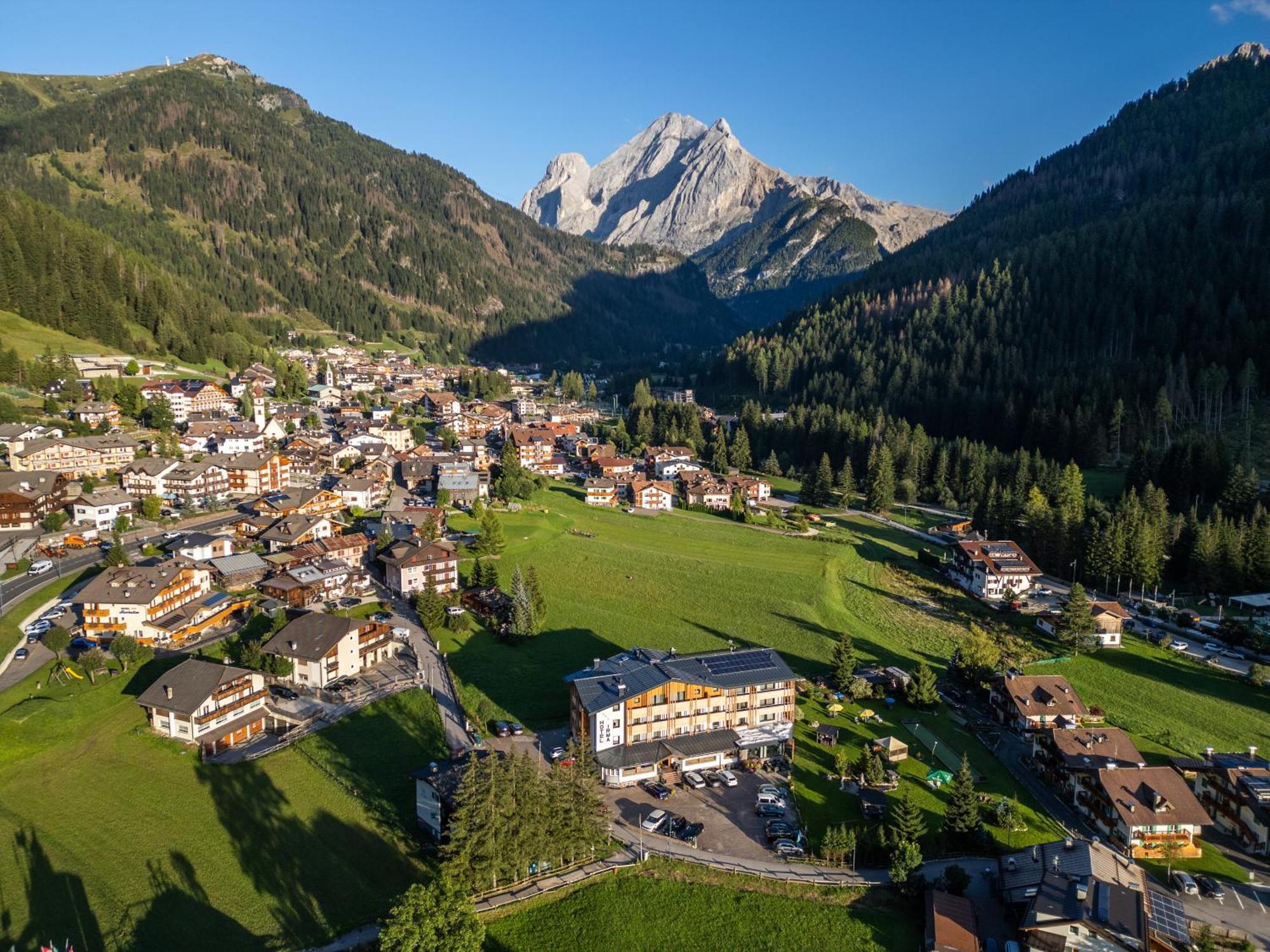 Dolomiten Hotel Irma Canazei Exterior photo